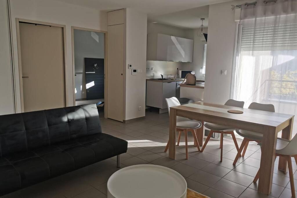 Appartement T2 Accessible Pmr Avec Terrasse Et Garage Onet-le-Château Екстериор снимка